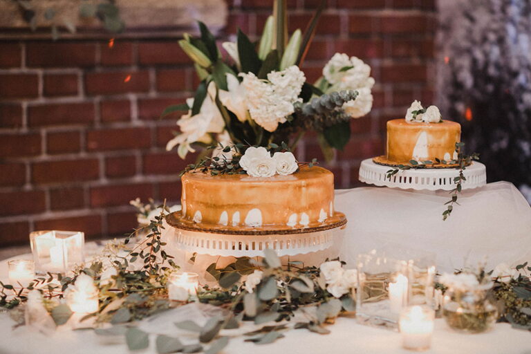 Elegant wedding cakes with flowers and candles